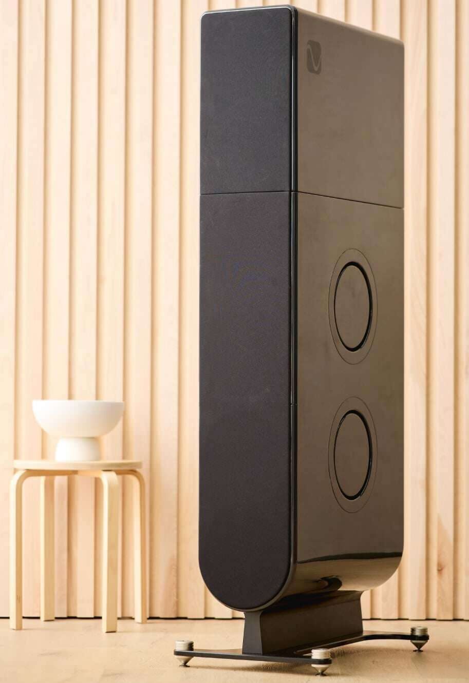 PS Audio Aspen FR30: Reference floor speakers with eight woofers 10 80 techweek 1