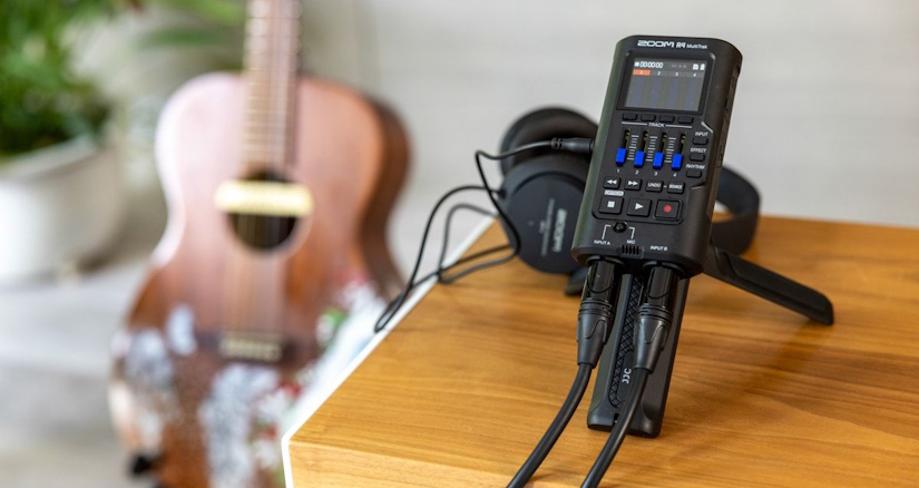 Zoom R4 MultiTrak: A compact 32-bit audio recorder 8 zoom r4 multitrak kompaktnij 32 bitnij audiorekorder 2