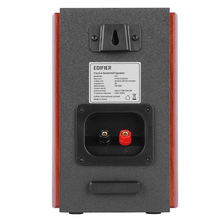 Edifier P17 uses conventional connections Edifier P17 Diseno