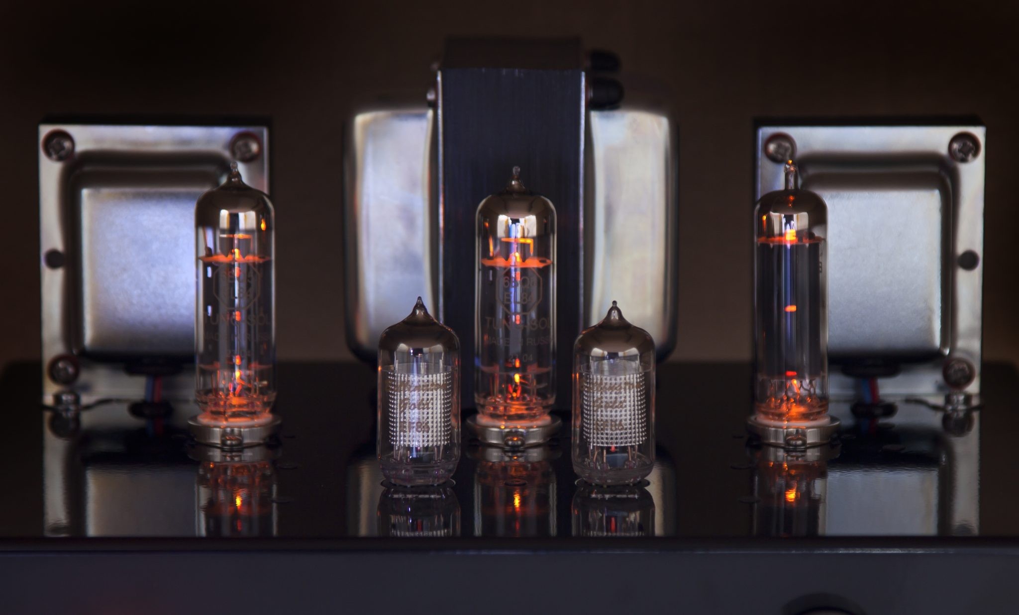 Mullard 3-3: Classic Sounds lives up to its name with a new tube amplifier 9 The Tubes looks goregous!