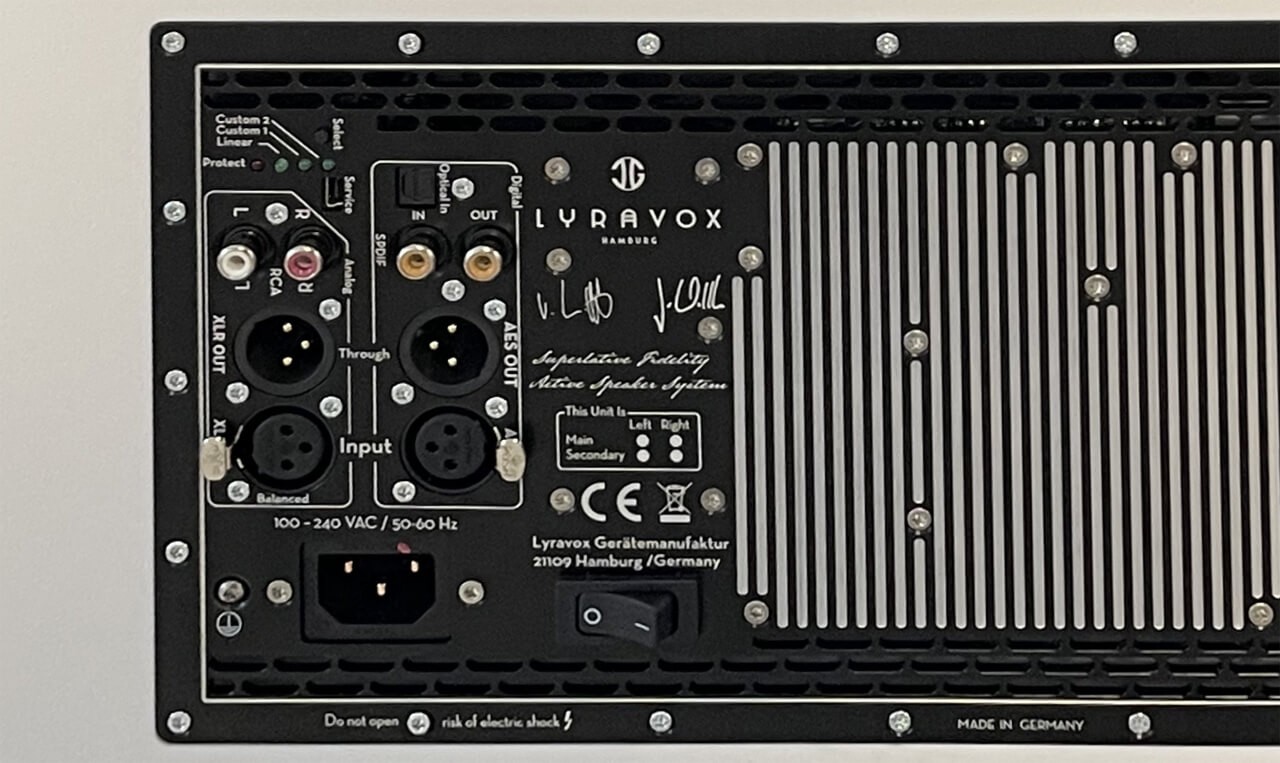 Lyravox Karlmann Monolith: Powerful bass speaker with audiophile virtues 10 The connection panel of the Lyravox Karlmann Monolith offers balanced and unbalanced inputs