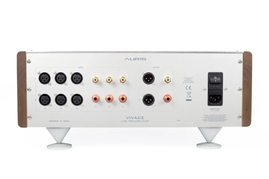 Auris Vivace: Reference preamplifier featuring a wide range of inputs and outputs 8 Image
