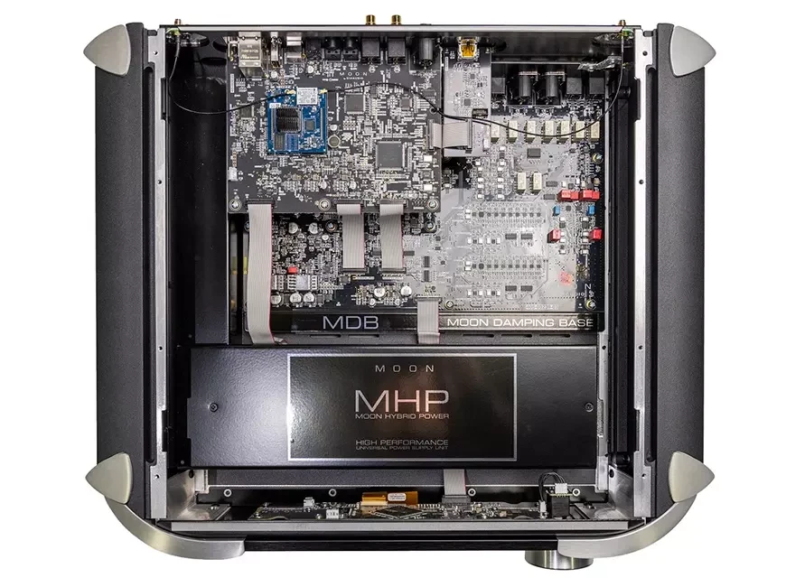 Simaudio Moon 891: Probably the best Network Player / Preamplifier in 2024 8 MOON 891 Network Player/Preamplifier