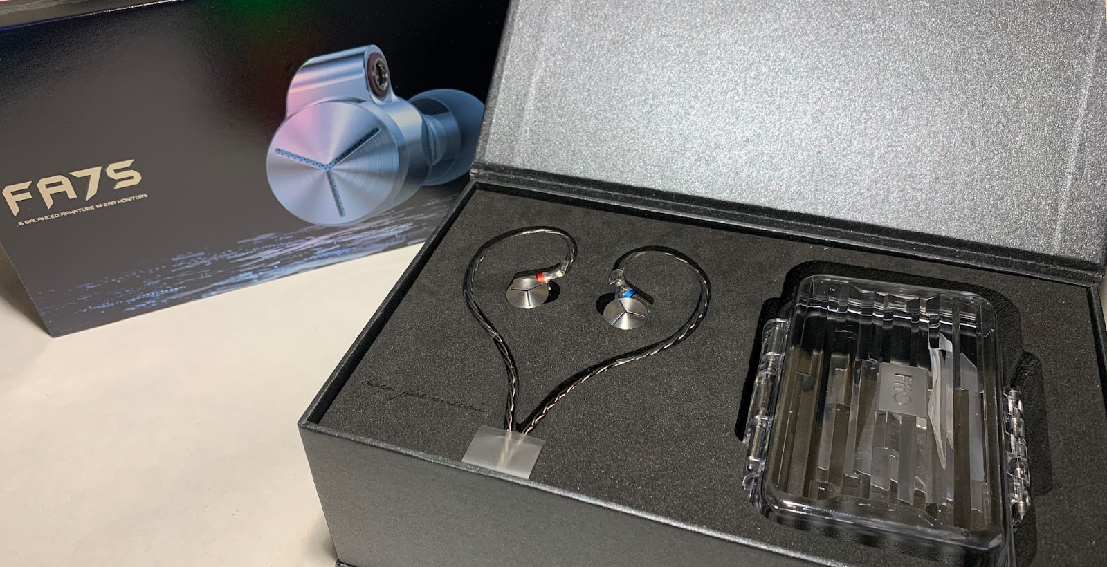FiiO FA7s: High-quality headphones with a futuristic touch 9