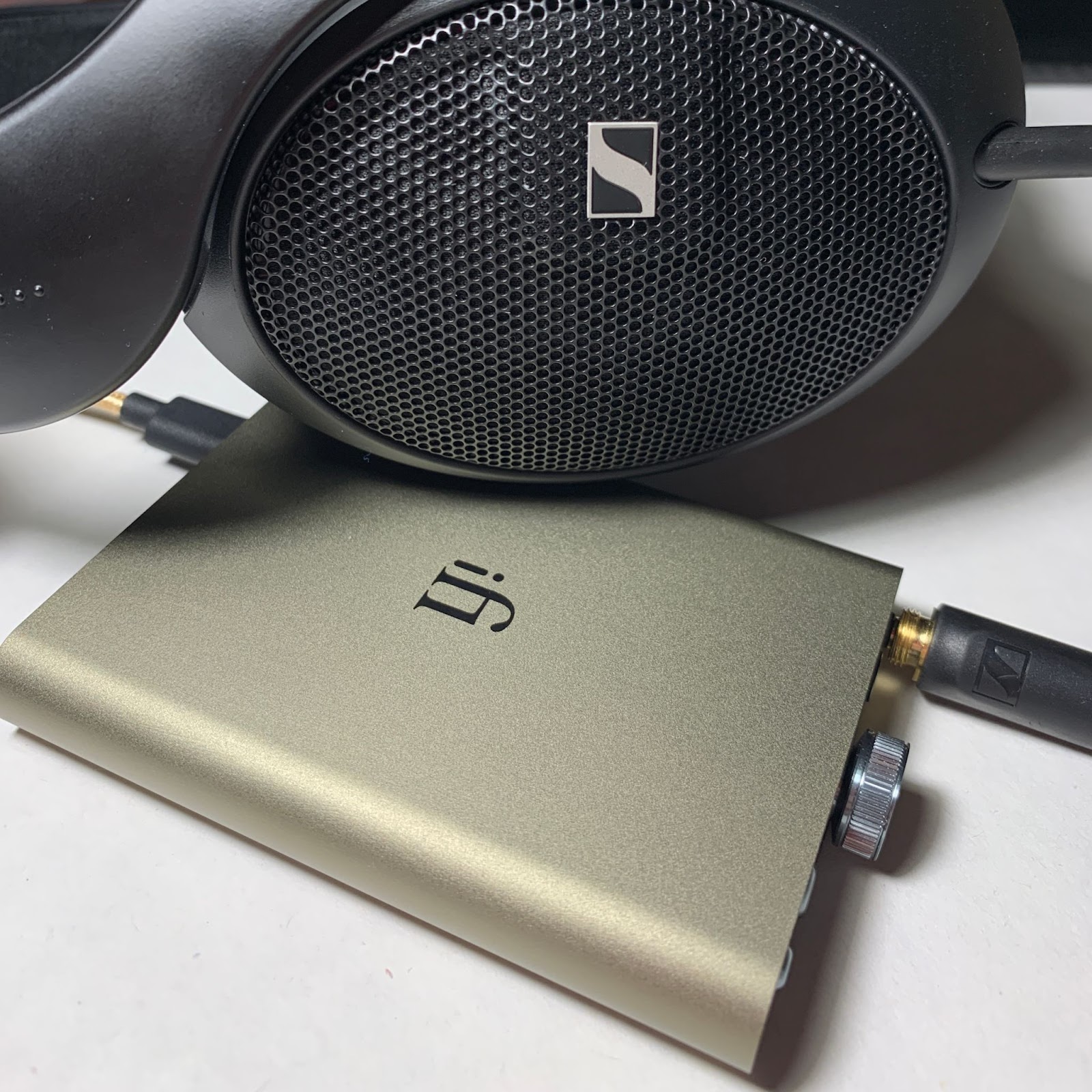 Sennheiser HD 560S: Affordable high-quality headphones 15 TjzaHxsODp7TNT EM02ciKXNbHnOWT9tZjQMT8FgsOCUqbg9A6J4WZZ4qgZjoEP k4j3nx7H6zYCaAWoRCuul8y