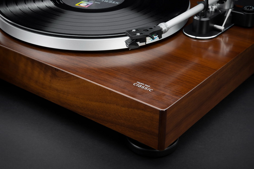 Music_Hall_Classic_Turntable_Walnut_Detail_1.jpg Music_Hall_Classic_Turntable_Walnut_Detail_1.jpg