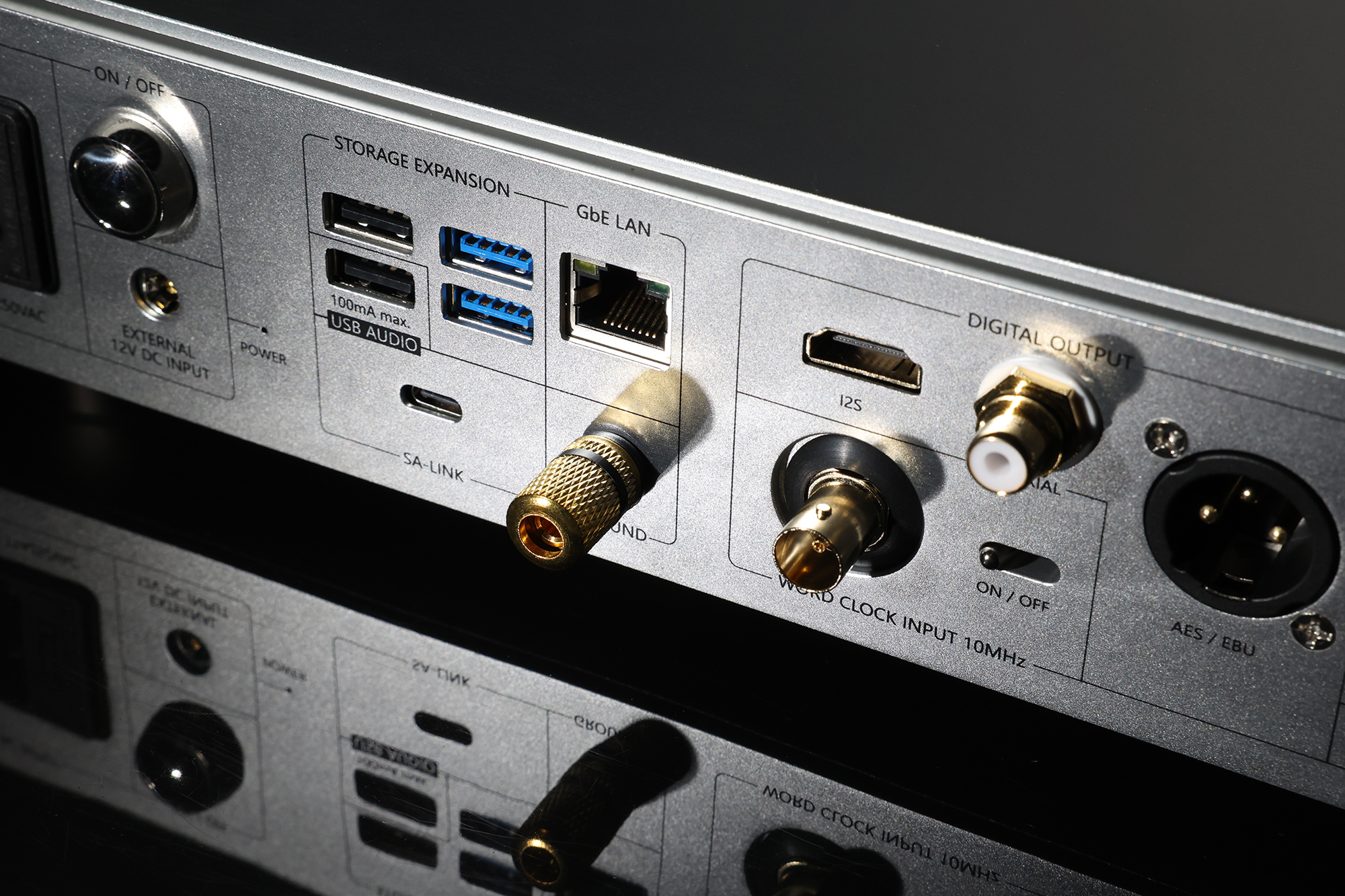 Silent Angel Munich MU: Flagship network streamer with a 6-core processor 8 silent angel munich mu rear2