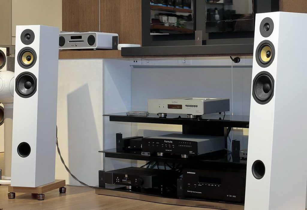 Davis_Acoustics_Courbet_N7_01.jpg