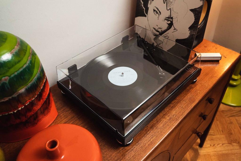 turntables-sample-2.jpg turntables-sample-2.jpg