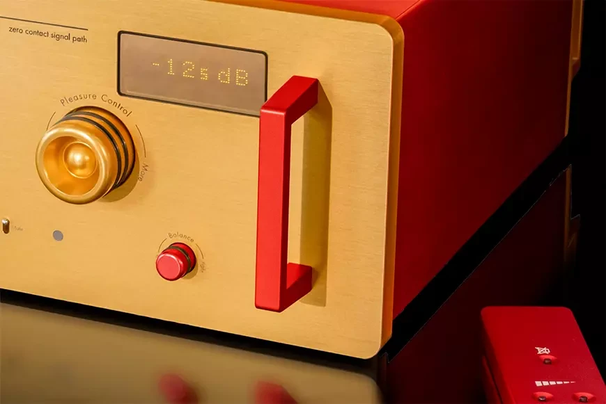 Anniversary edition of the Dartzeel NHB-18NS preamp and NHB-108 Model Two power amplifier 10 Preamplifier Dartzeel NHB-18NS 20 Anniversary Edition