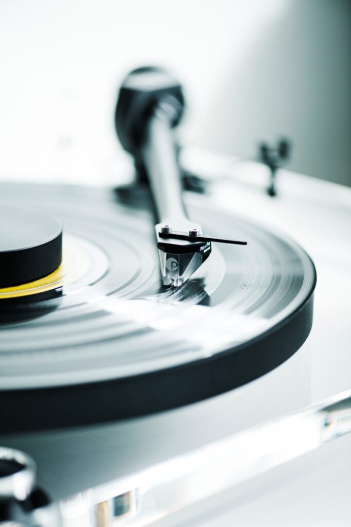 Pro-Ject XA B: Acrylic turntable for high-end sound with a transparent look 11 1 Pro Ject XA B detail