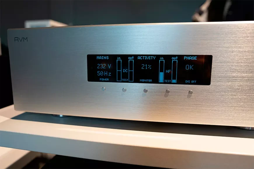 AVM PC 3.3 and PC 5.3: Power conditioners for audio equipment 8 Power Conditioner AVM PC 3.3
