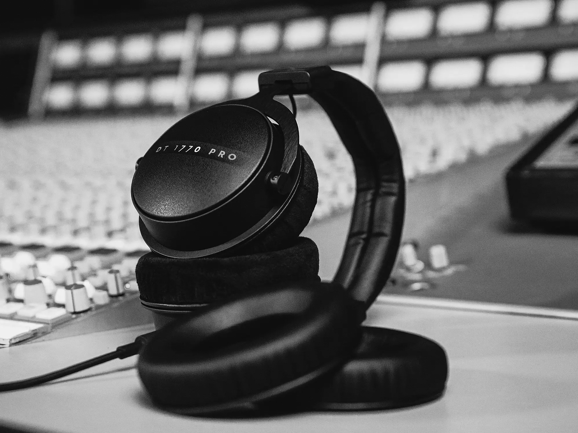 Beyerdynamic is marking its 100th anniversary by introducing the new over-ear headphones DT 1770 Pro MKII and DT 1990 Pro MKII 11 20241030160613 2024 10