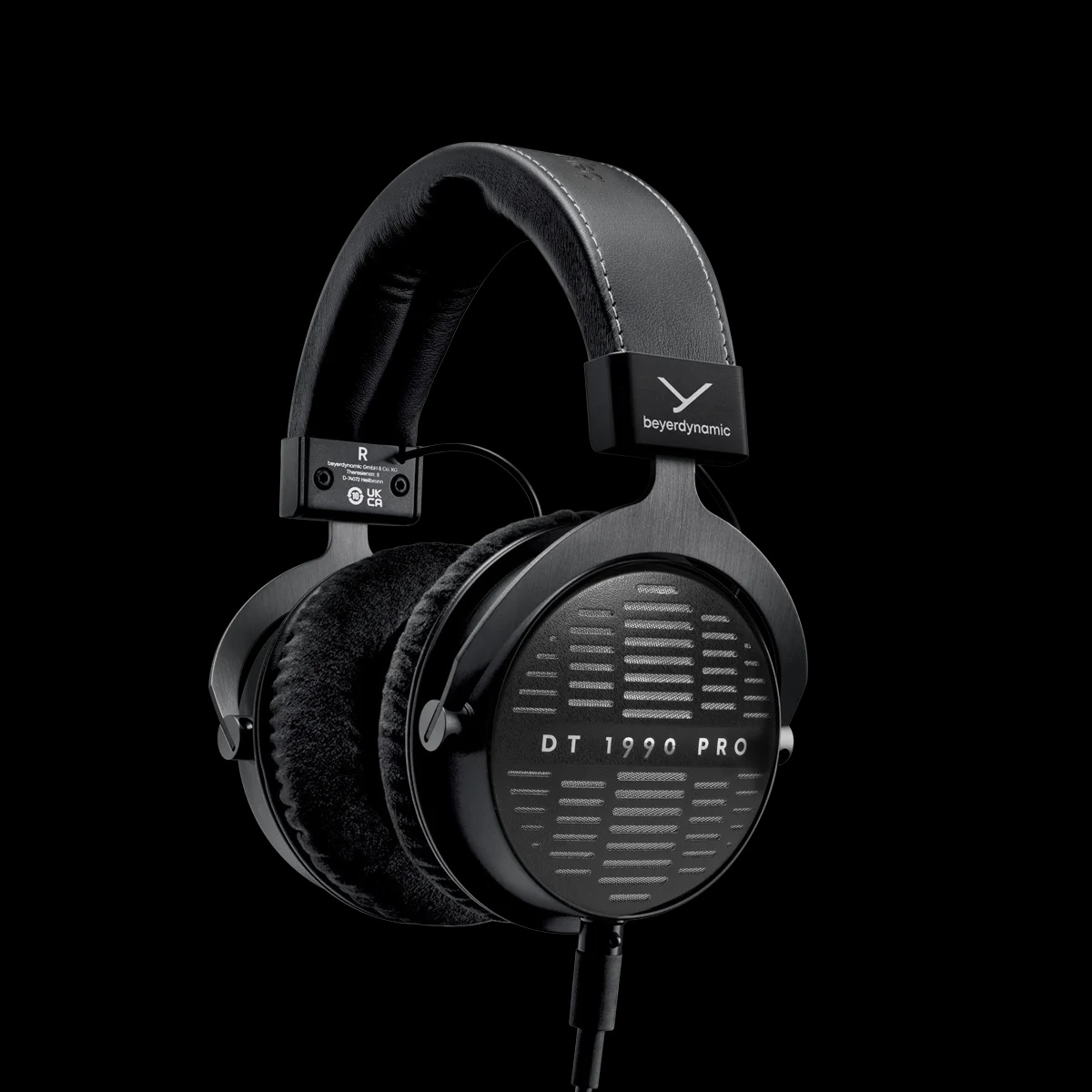 Beyerdynamic is marking its 100th anniversary by introducing the new over-ear headphones DT 1770 Pro MKII and DT 1990 Pro MKII 9 20241030160744 2024 10