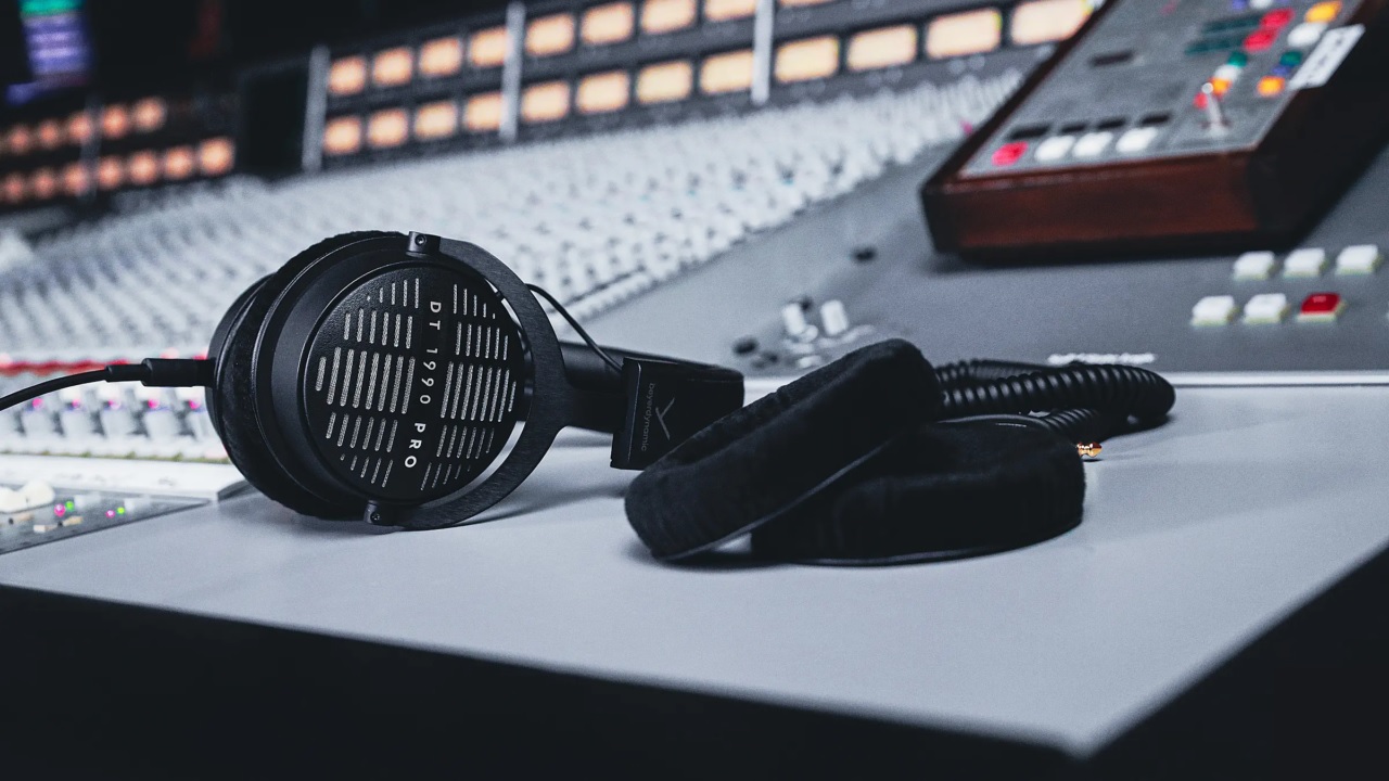 Beyerdynamic is marking its 100th anniversary by introducing the new over-ear headphones DT 1770 Pro MKII and DT 1990 Pro MKII 8 20241030160744 2024 10
