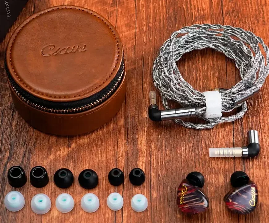 Myer CKLVX D62: In-ear headphones with 6 armature and 2 dynamic drivers 10 MYER CKLVX D62 In-Ear Hybrid Headphones