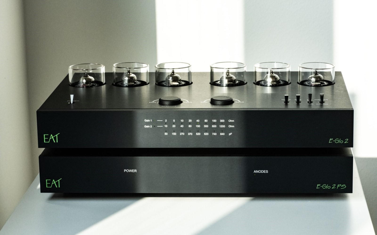 EAT E-Glo II: Sophisticated phono amplifier with glowing tubes 8 EAT E-Glo II: Tube Phono Amplifier