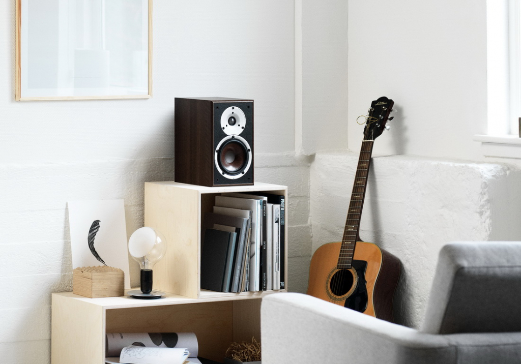 SPEKTOR-2-Walnut-Stereo.jpg SPEKTOR-2-Walnut-Stereo.jpg