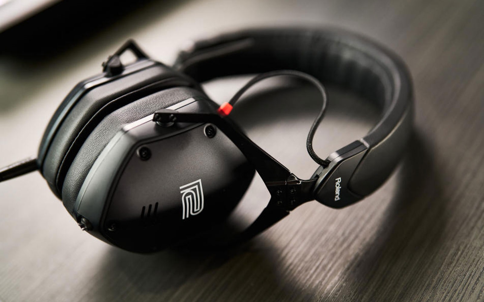 Roland VMH-S100: Ergonomic over-ear headphones designed for studio recording 8 20250131110708 2025 01 31 RolandVMH