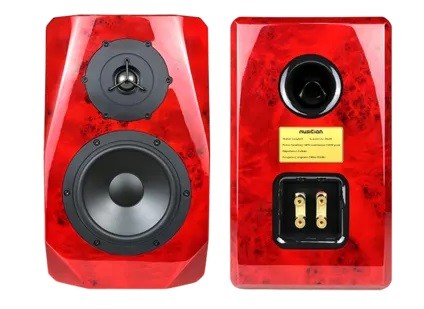Musician Knight 1: Elegantly crafted bookshelf speakers 9 MUSICIAN Knight combines thoughtful engineering solutions and exquisite appearance, creating a unique listening experience.