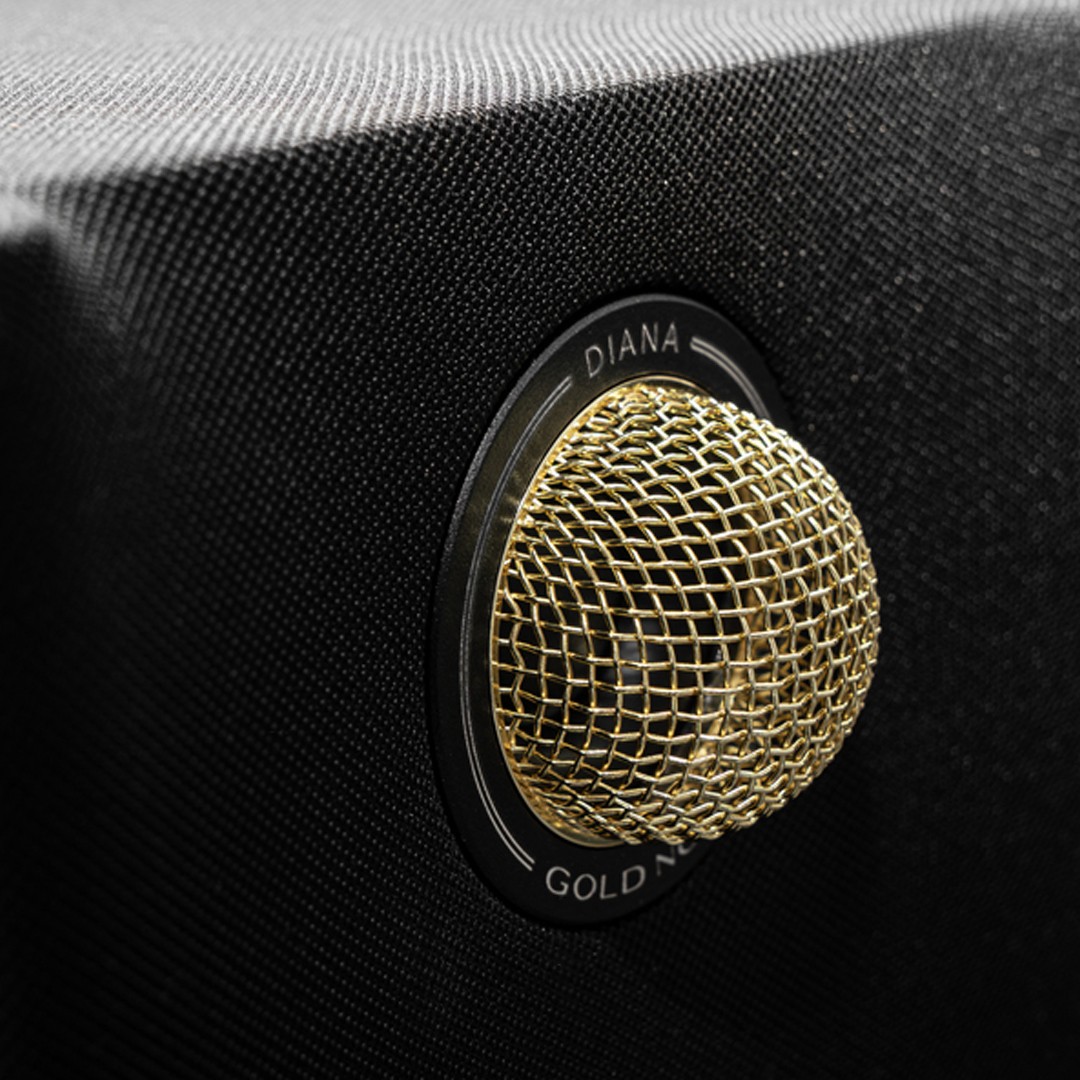 Gold Note Diana: Beautiful modular speaker system from Italy 9 There is also a Diana Center in matching colors.