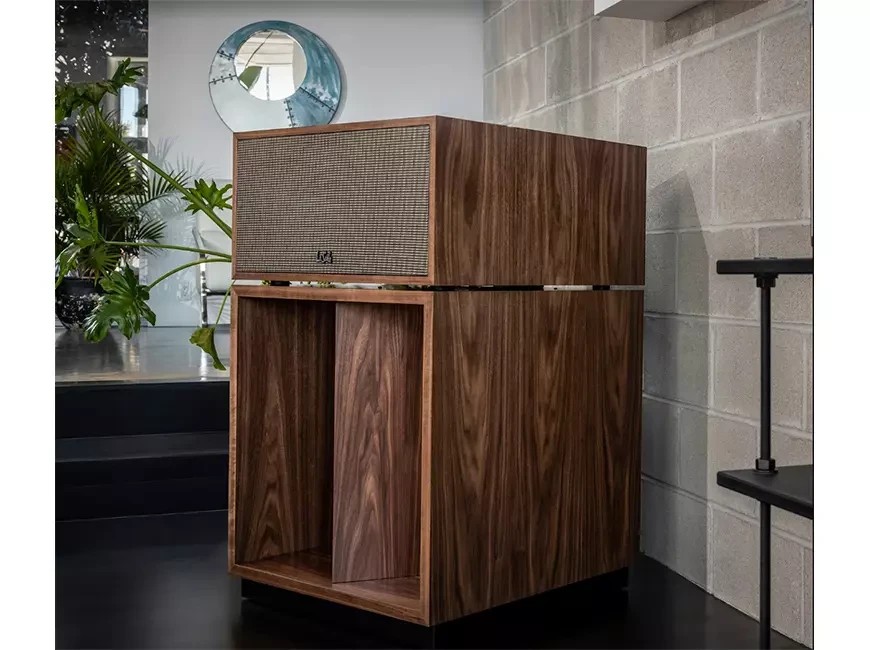 Klipsch Revives Iconic Heritage Speakers with Modern Upgrades: Meet the New Klipschorn AK7 and La Scala AL6 8 The Klipsch Klipschorn AK7 and La Scala AL6 loudspeakers feature upgraded Tractrix midrange drivers, updated compression drivers, new finish options, and for the first time, the optional external Heritage active crossover.