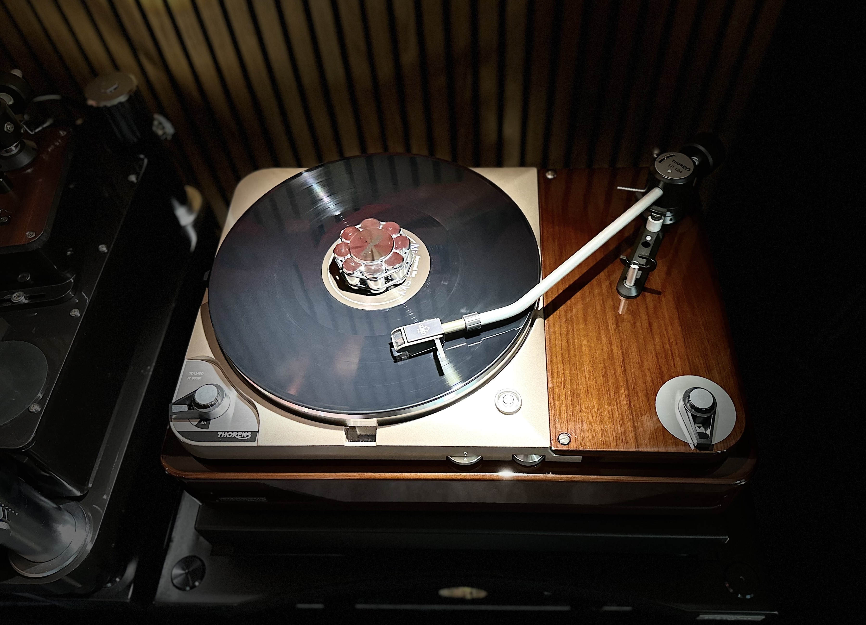 Thorens TD 124 DD Exclusive: The Legendary Turntable Reimagined for 2025 8 20250514083835 2025 05