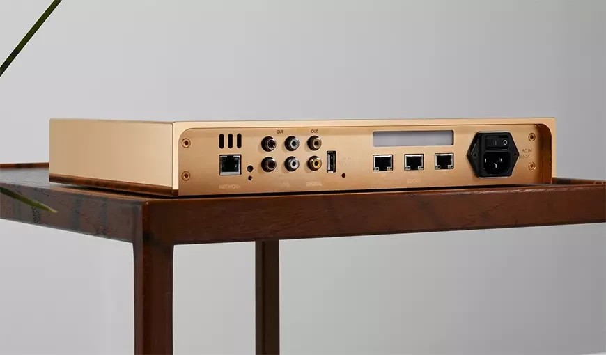 Houchmand M1: The Ultimate High-End Audio System with Luxury Finishes and Cutting-Edge Technology 11 The Houchmand M1 audio system's central unit connects to the speakers using what the manufacturer calls "clean path technology ."