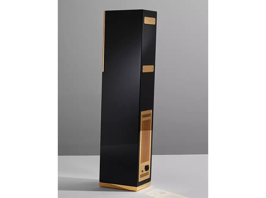 Houchmand M1: The Ultimate High-End Audio System with Luxury Finishes and Cutting-Edge Technology 9 Each Houchmand M1 audio system is handcrafted in Germany and is available in 24-karat gold, 18-karat rose gold, platinum and ruthenium finishes.