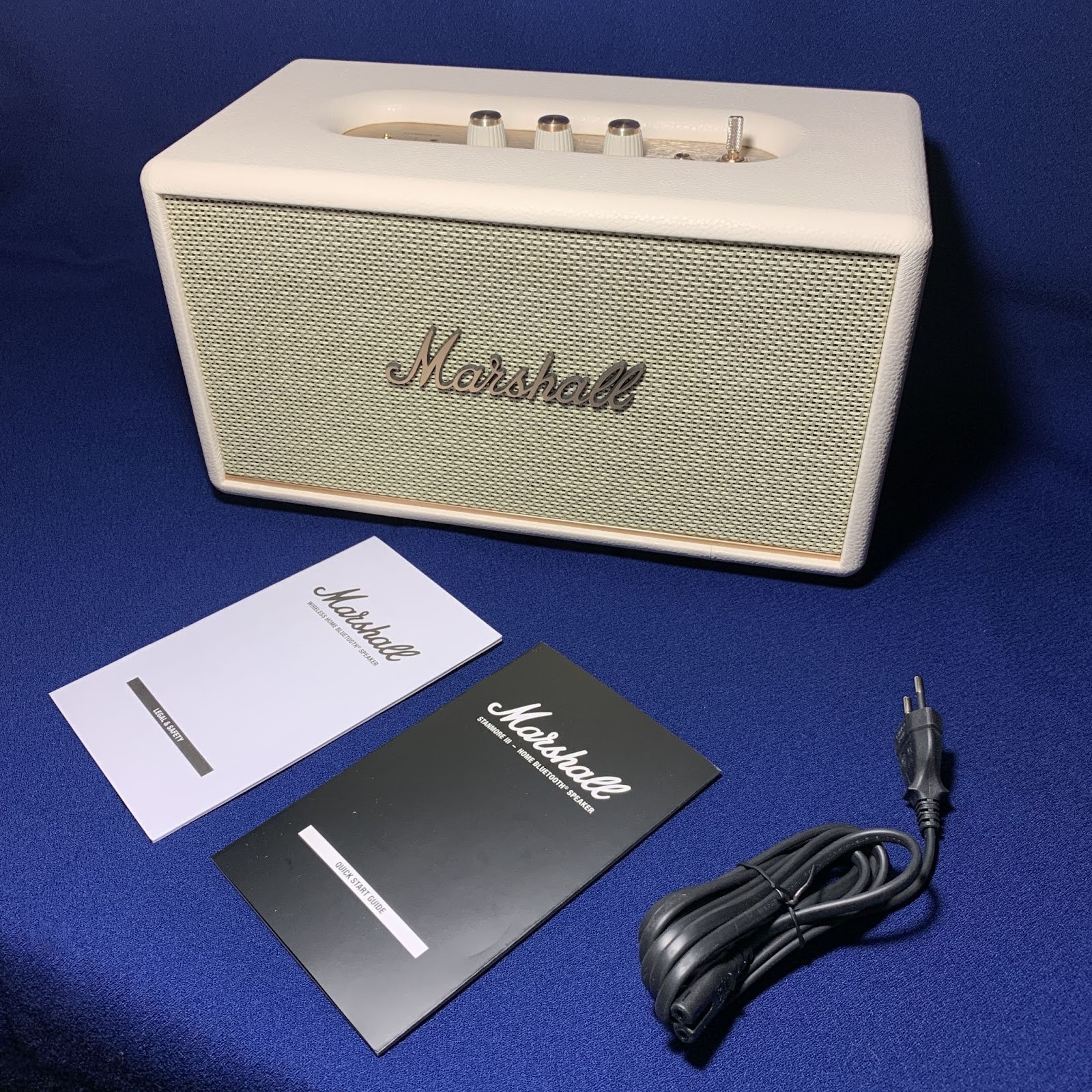 Review: Marshall Stanmore III - A Modern Classic with Vintage Soul 9 The package is quite minimalistic: RCA and AUX cables are missing, although their presence would be quite logical, given the wide functionality of the device. So you will have to either use your own wires, or buy them separately.