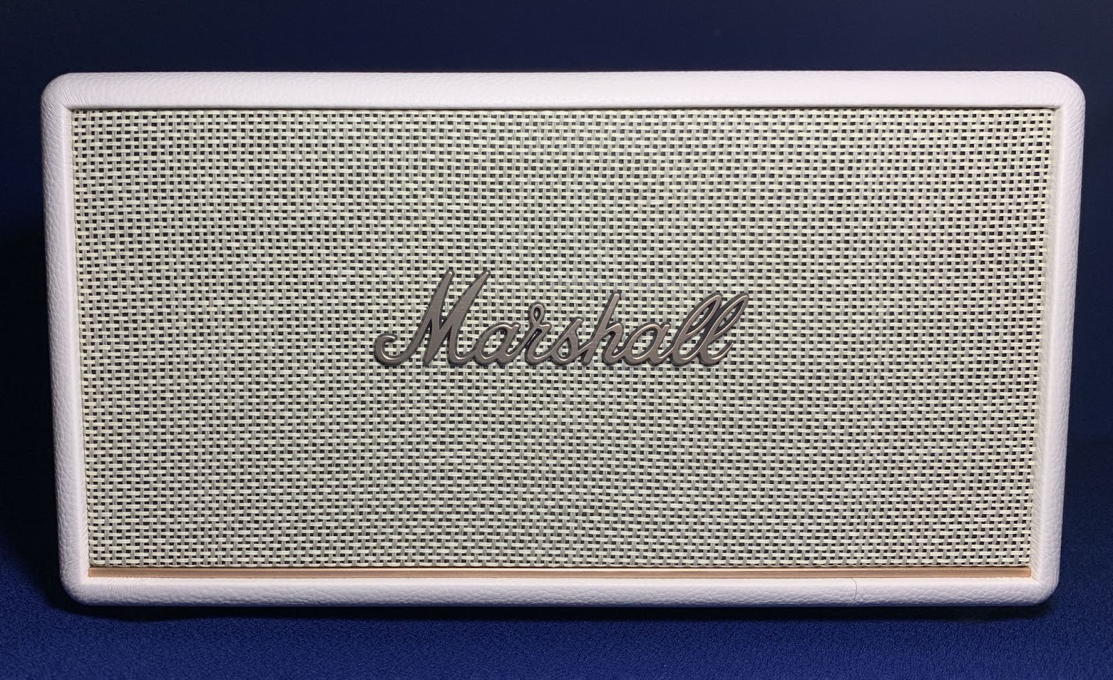 Review: Marshall Stanmore III - A Modern Classic with Vintage Soul 12 The Marshall Stanmore III combines various materials that give the speaker a premium look and durability: