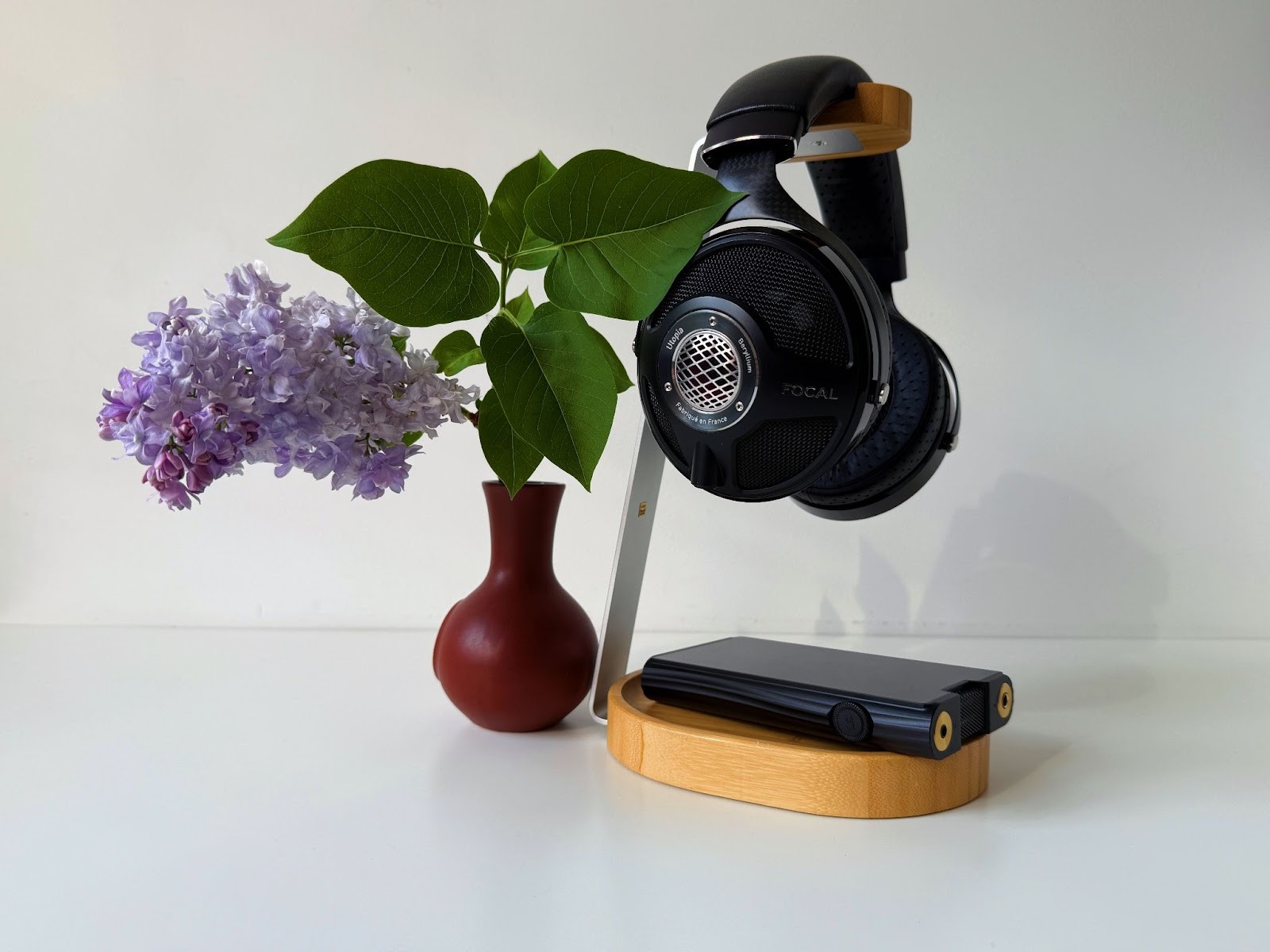 Review: Shanling M8T – A Tube-Driven Flagship That Dares to Dazzle 10 The main testing was carried out on Focal Utopia, 64 Audio tia Fourte, Noble Audio Khan and HiFiMAN Edition XS headphones.