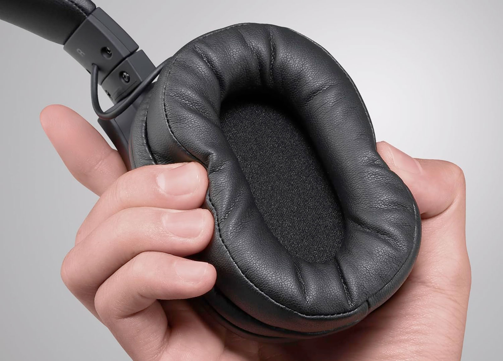 Yamaha YH-L500A Wireless Headphones Bring 3D Cinema Sound to Your Ears 13 20250701143929 2025 07 01 YamahaYH