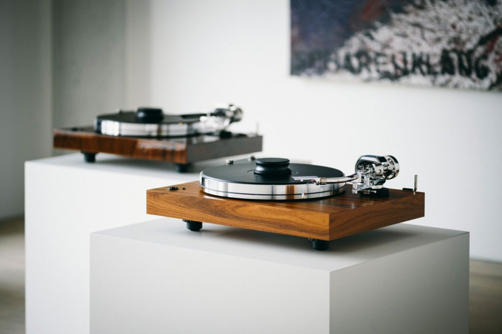 Plug and Play: How to Choose the Best All-in-One Turntable 8 Plug and Play: How to Choose the Best All-in-One Turntable