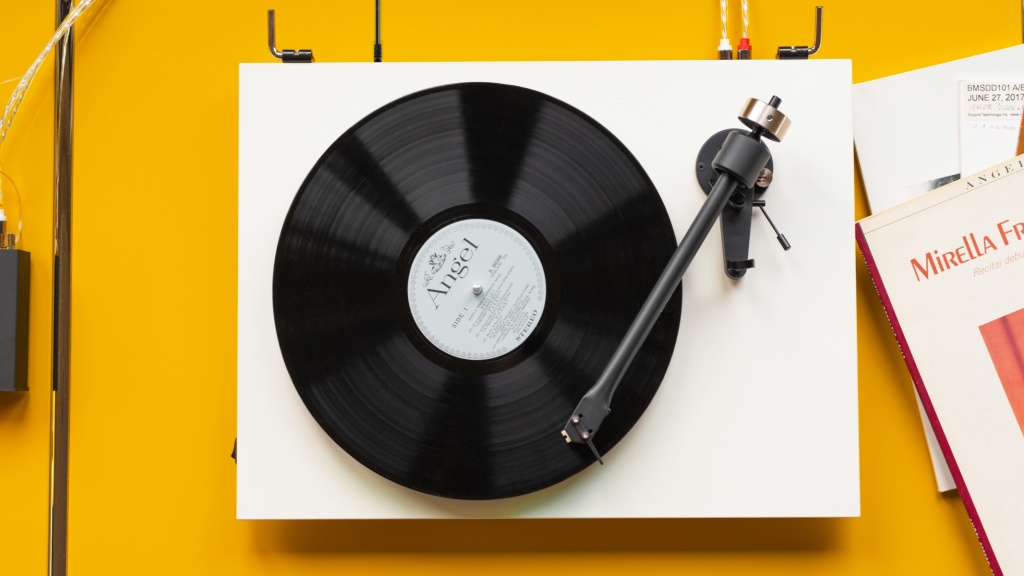 Plug and Play: How to Choose the Best All-in-One Turntable 18 Plug and Play: How to Choose the Best All-in-One Turntable