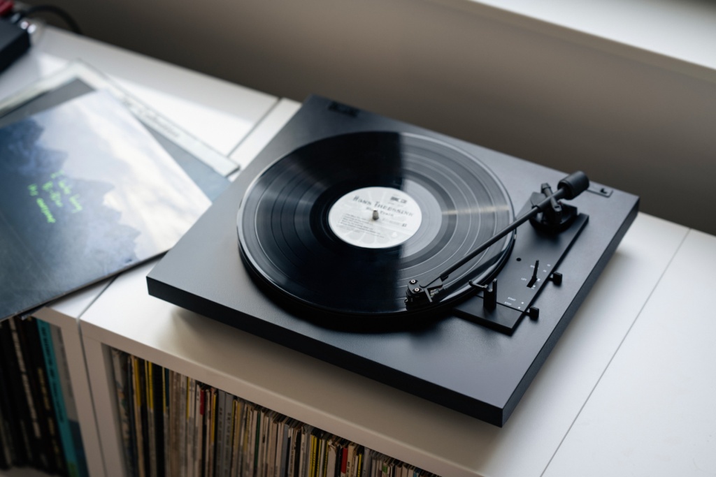 Plug and Play: How to Choose the Best All-in-One Turntable 11 Plug and Play: How to Choose the Best All-in-One Turntable