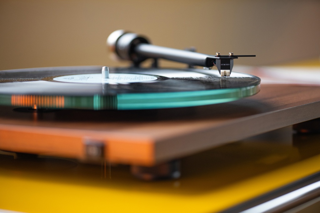 Plug and Play: How to Choose the Best All-in-One Turntable 15 Plug and Play: How to Choose the Best All-in-One Turntable