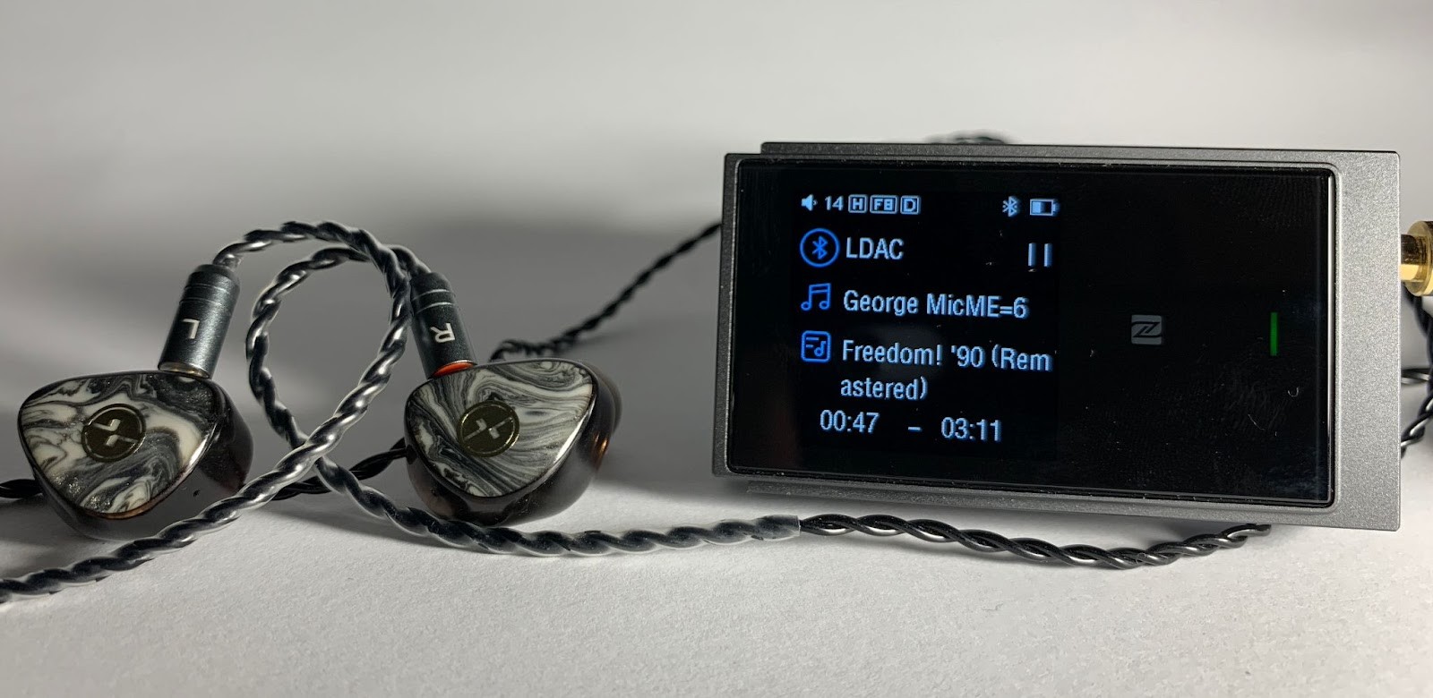 Shanling UP6 Review: A Pocket-Sized Flagship DAC & Bluetooth Amplifier 10 The most convenient scenario is this: when you get home, put the UP6 on charge from the USB port, do your own thing for a few hours, and then continue listening. In this, it resembles the Apple Watch with its daily recharging.