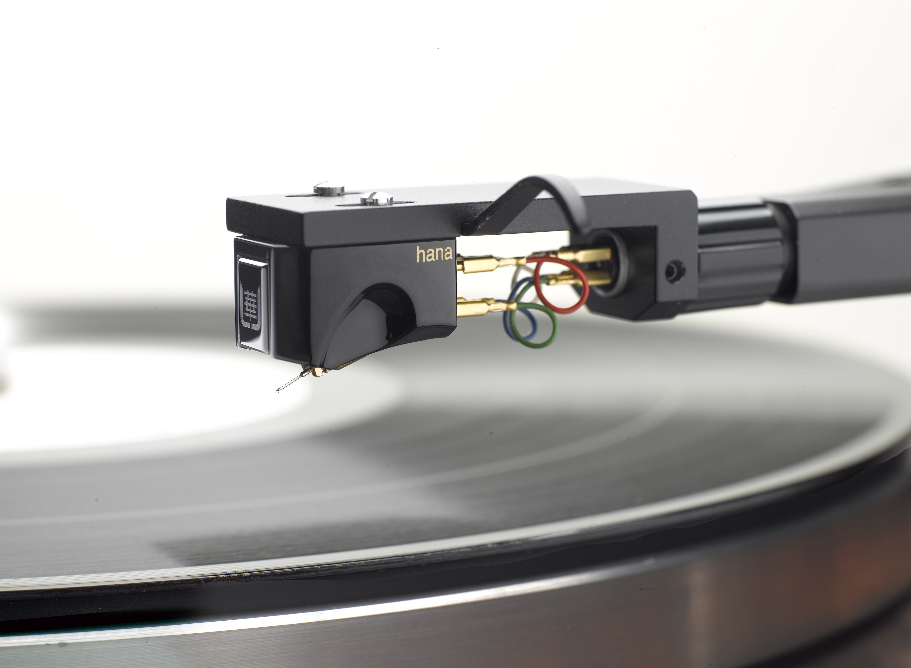 Hana Umami Black MC Cartridge Debuts with Diamond Cantilever and Urushi Finish 8 20250902181106 2025 09