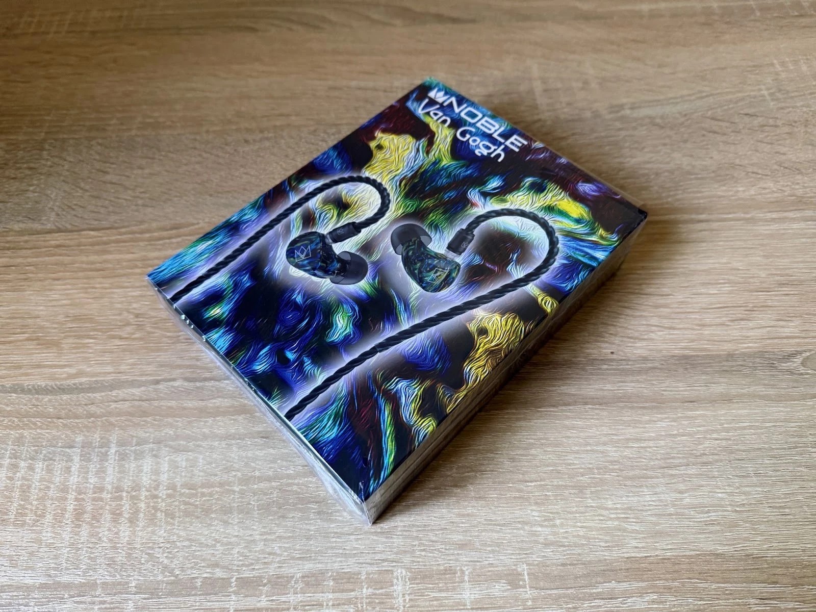 Noble Audio Van Gogh Review: The Sound of Expression 8 Noble Audio Van Gogh headphones come in a small box with a pattern