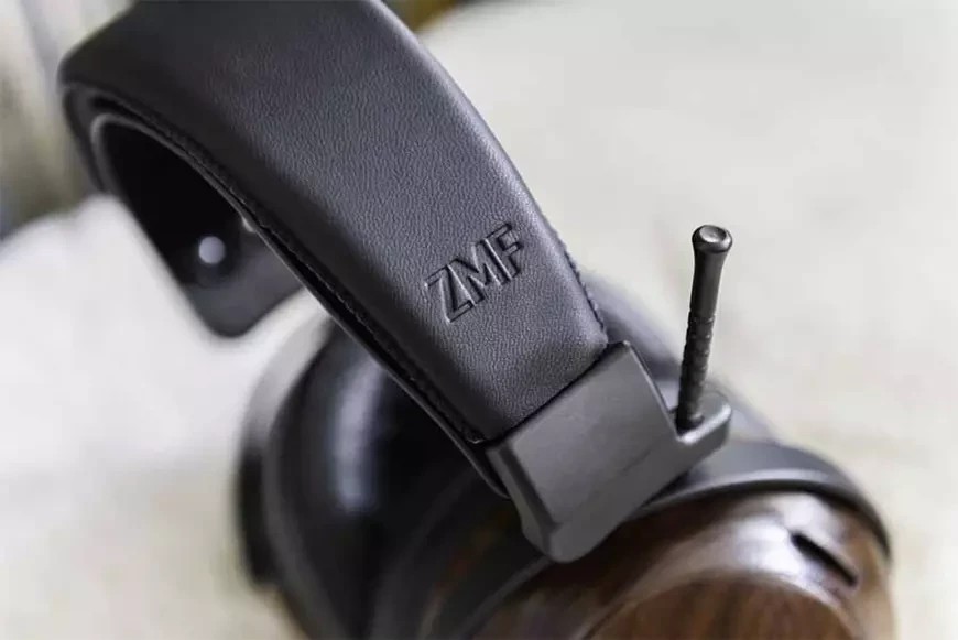 ZMF Ori 3.0: A Modern Revival of a Planar Classic 10 The headphones come with Caldera ear pads , as well as a two-piece sound adjustment kit