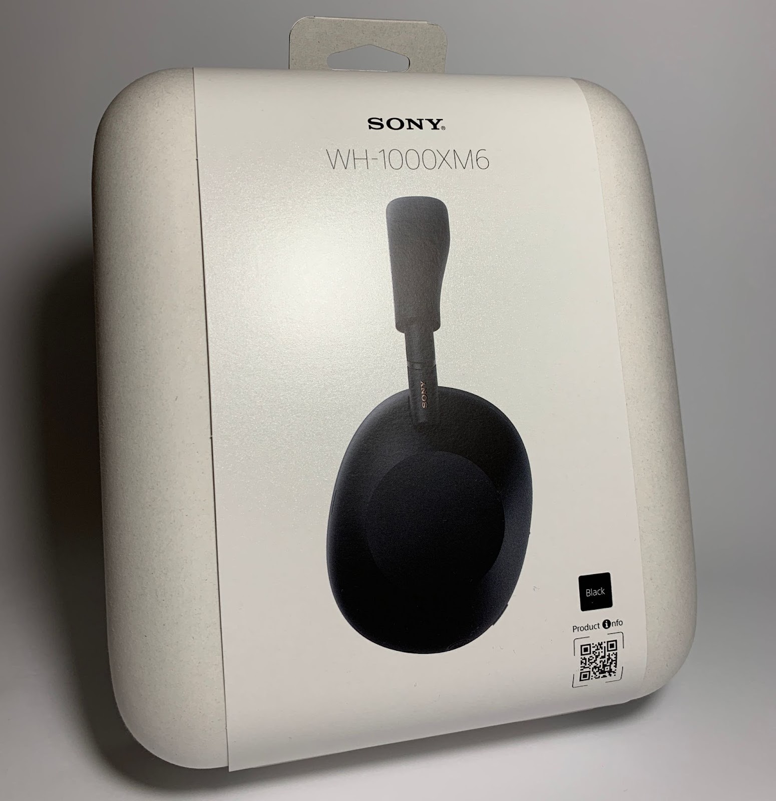 Sony WH-1000XM6 vs WH-1000XM5: A Full Review and Comparison 14 The Sony WH-1000XM6 packaging is made of recycled cardboard and looks like a cutting-edge version of an egg carton — essentially, it’s the same material, but a little thicker and whiter.