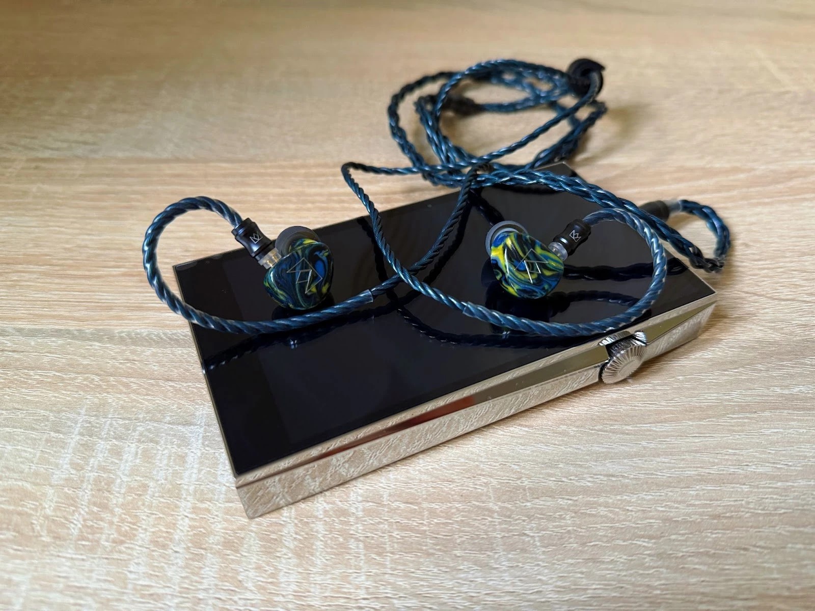 Noble Audio Van Gogh Review: The Sound of Expression 11 The bass is dense, percussive, and solid.