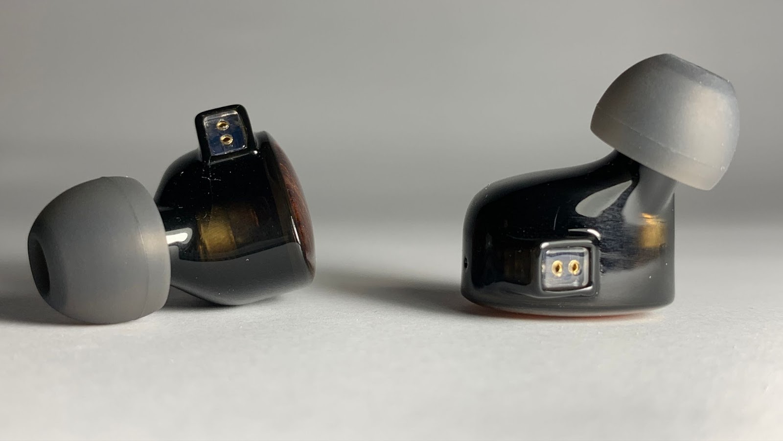 Shanling Tino Review: Warm, Musical, and Surprisingly Refined for Under $100 11 Overall, the design of the headphones made a positive impression on me. It is original, interesting and even elegant, which is especially nice considering the rather modest cost of the model.