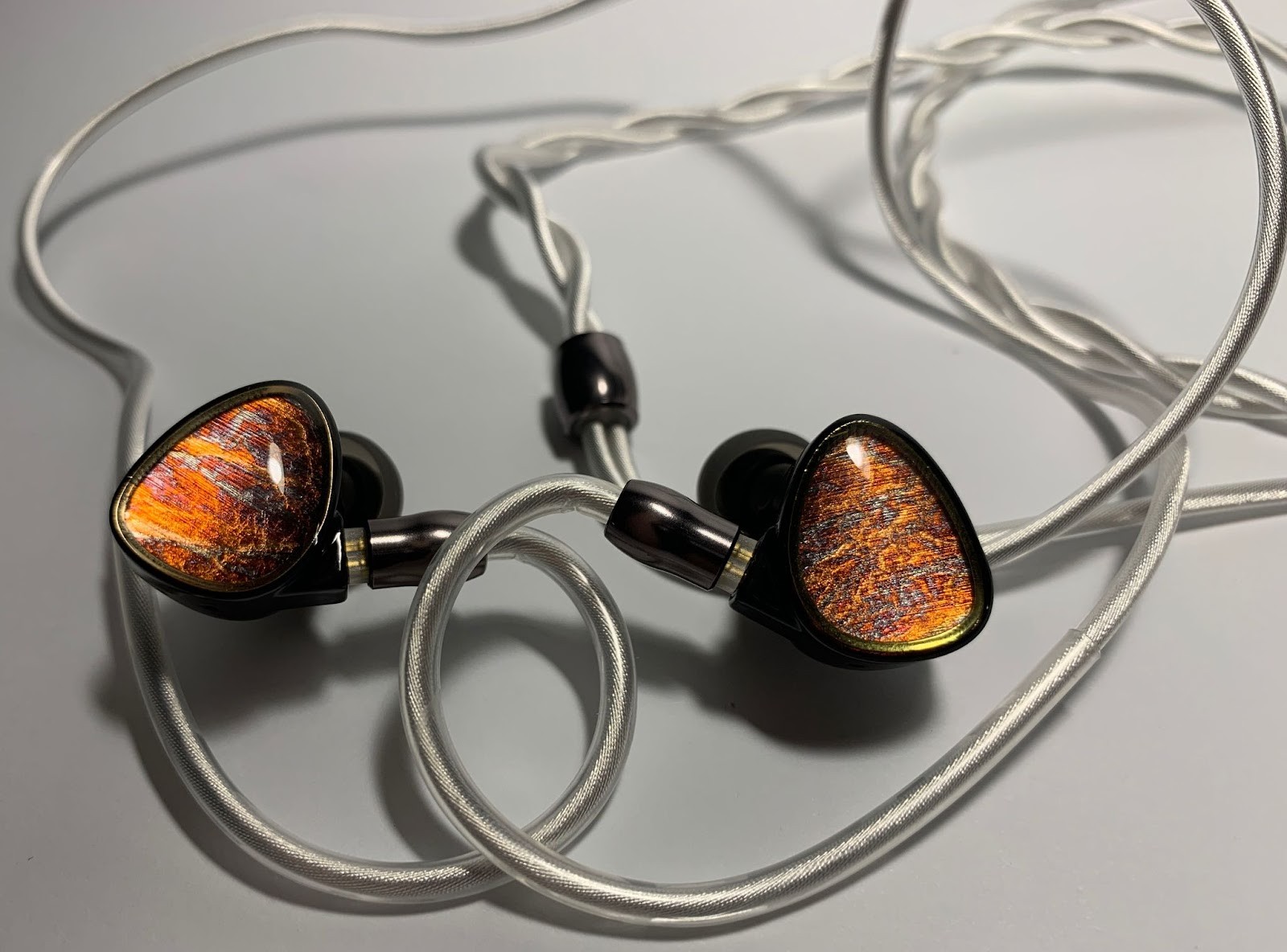 Shanling Tino Review: Warm, Musical, and Surprisingly Refined for Under $100 12 Thanks to its compact size, medium depth of fit and bright attractive design, these headphones can be a good choice for women as well.