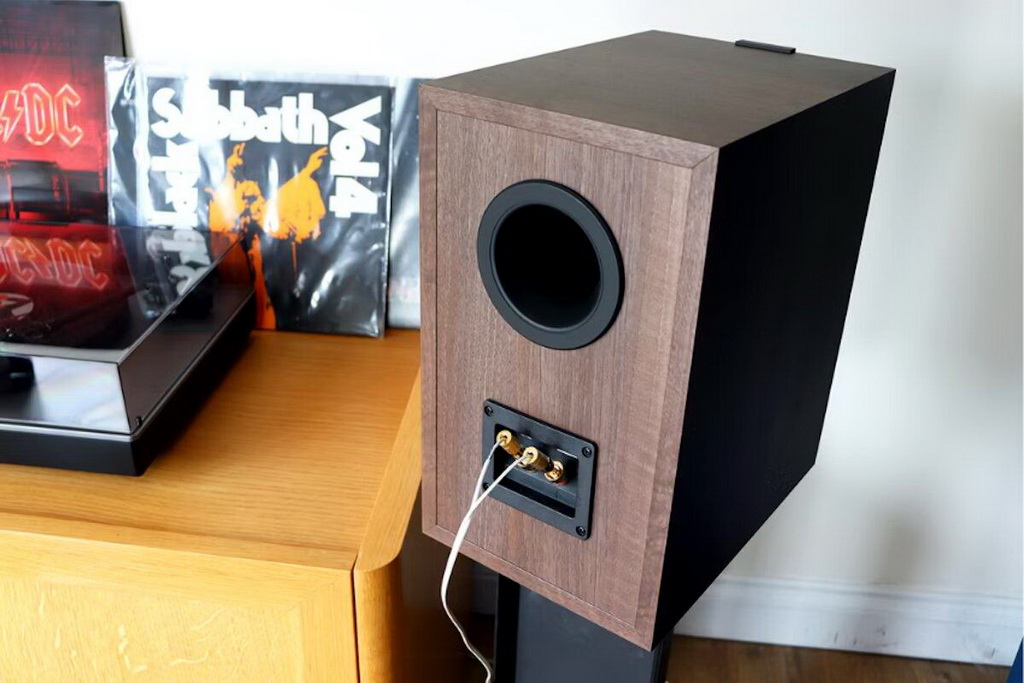 4-11.jpg KEF Q3 Meta