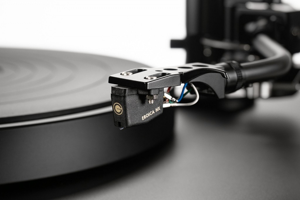 Music Hall Stealth: Audiophile-Grade Direct Drive Turntable Returns After 20 Years 11 Besides the turntable, mat, and cartridge with headshell, there are a few nice touches. First, it comes with electronic scales, and although they're OEM, they were accurate to within 0.02 grams. For cartridges that might end up in this unit, that's more than accurate. Second, there's no cover included, but there is a black velvet dust cover.