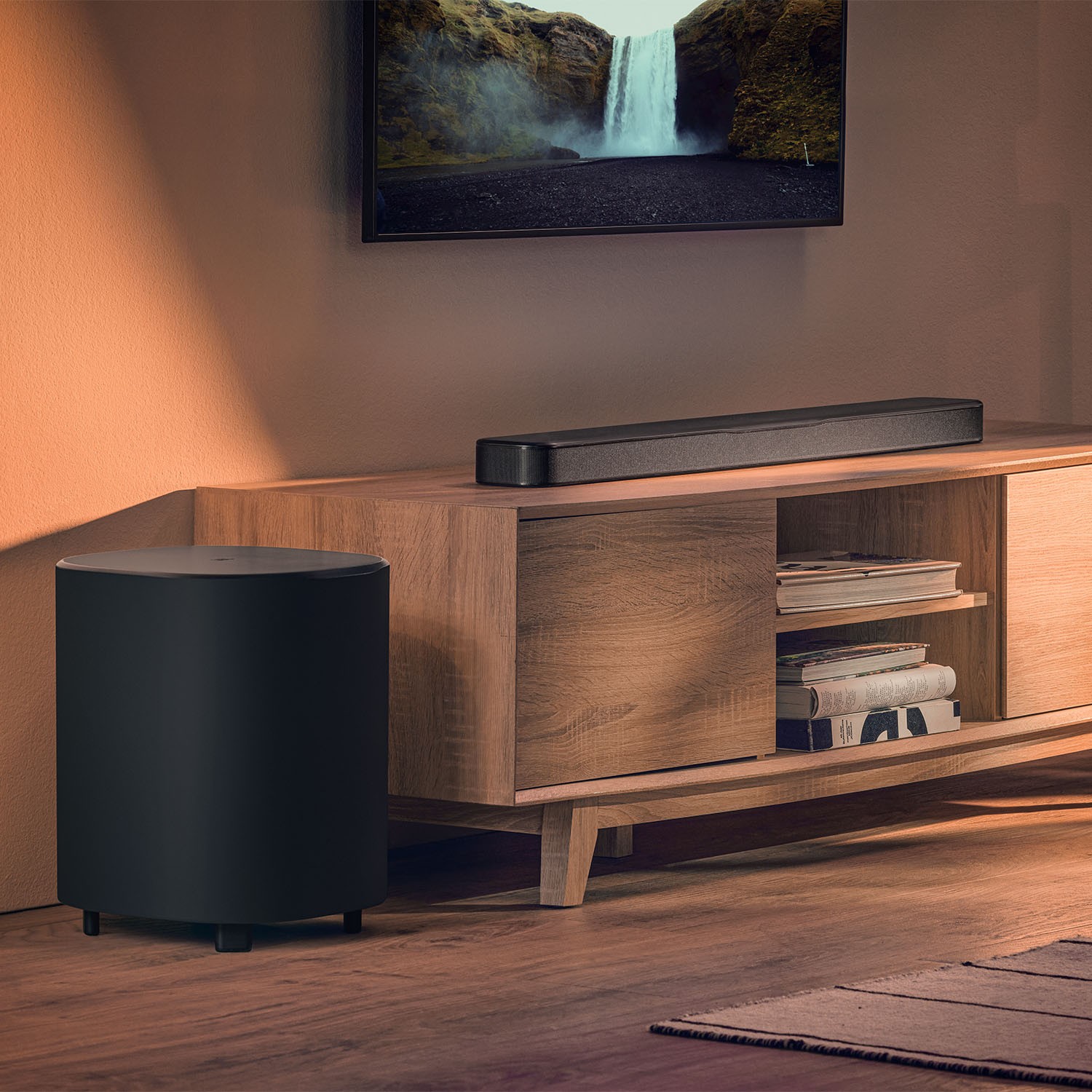 JBL BAR 500MK2: Compact Form, Cinematic Performance 10 The JBL BAR 500MK2 turns on and off with your TV, and you can control the volume with your existing TV remote. Everything is automatic, so you can focus on enjoying the great sound.