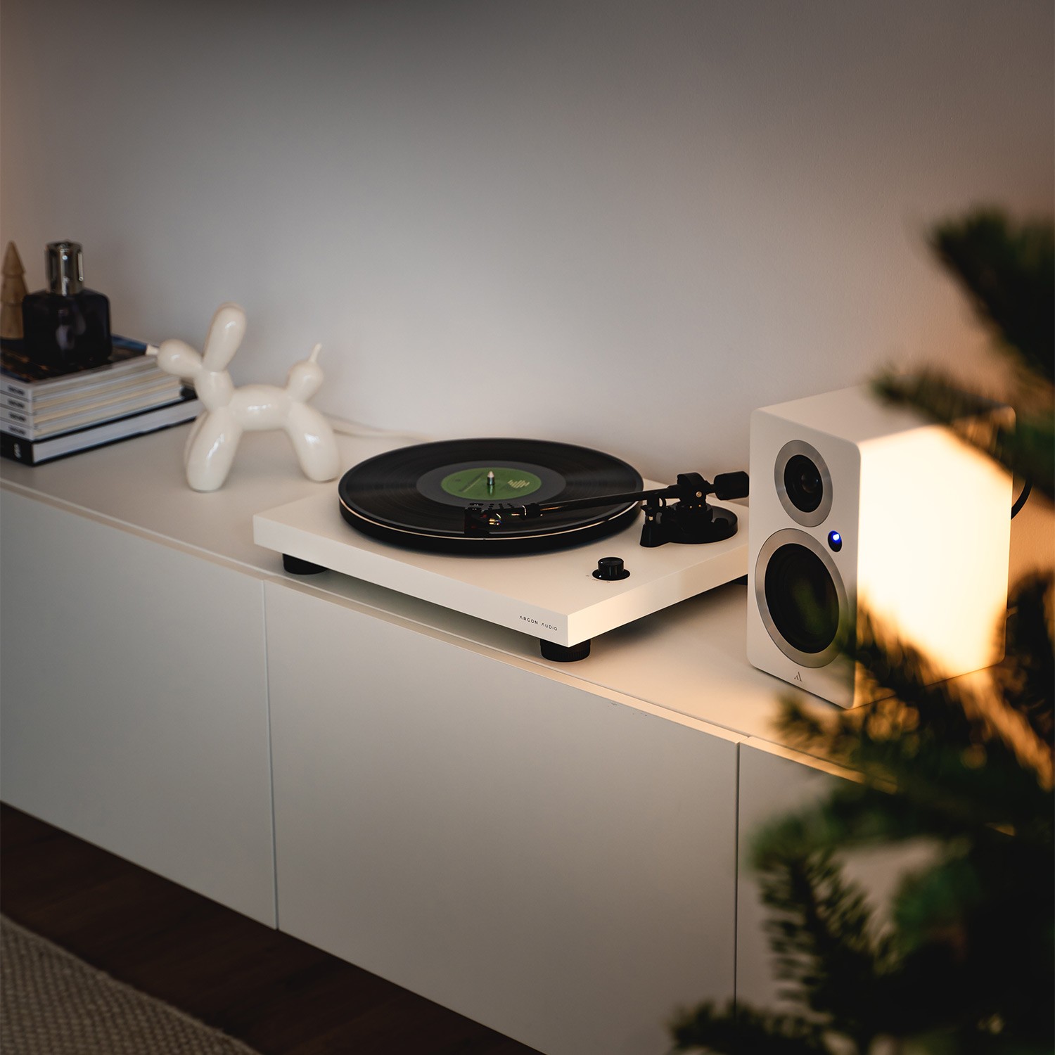 Argon Audio TT-3 Plus: A Modern Classic for Vinyl Lovers 10 The Argon Audio TT-3 Plus is a serious hi-fi turntable, which comes ready to play with a good factory-fitted Ortofon 2M pickup, and a built-in RIAA amplifier, so you can connect it to all systems and active speakers, even if they do not have a dedicated turntable input.