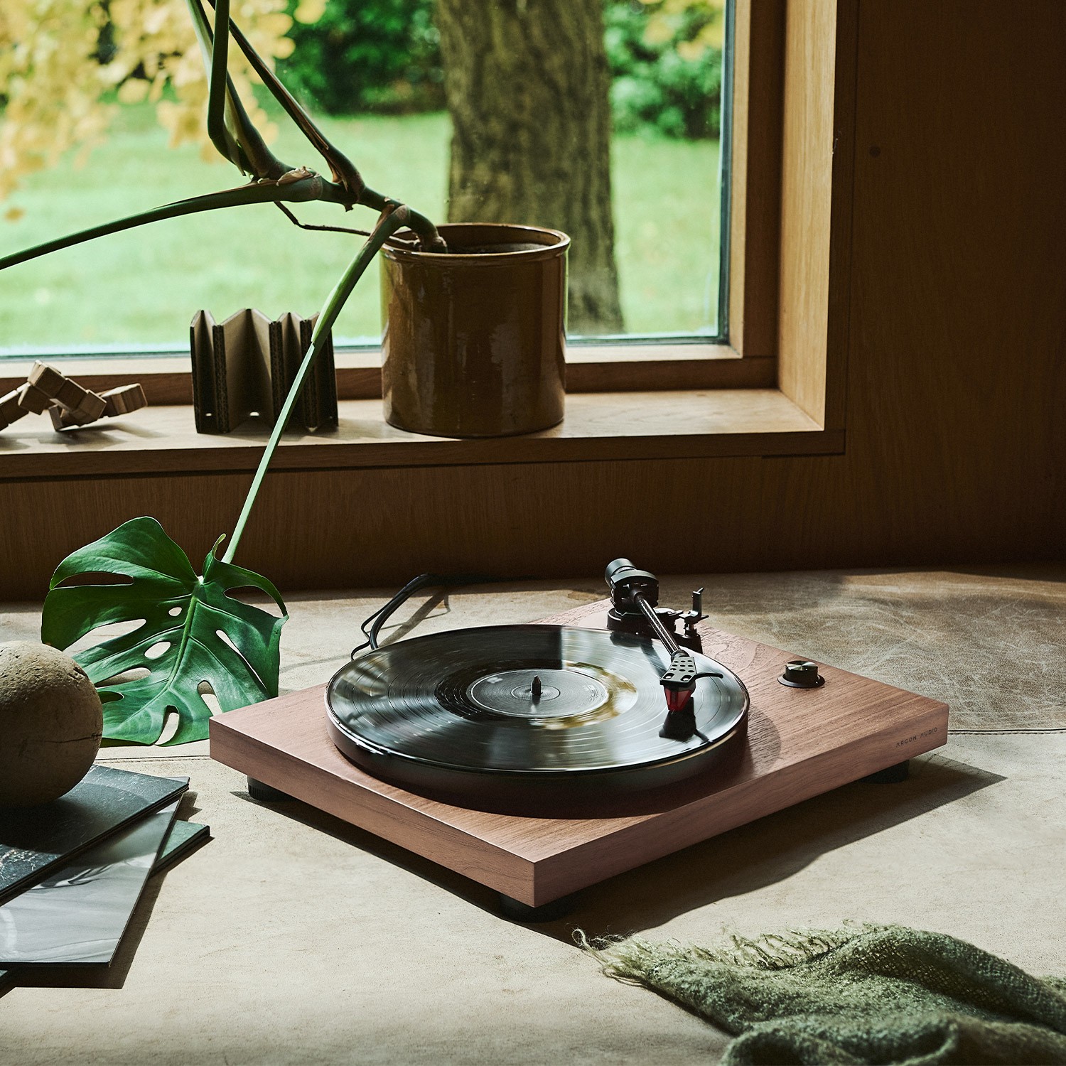 Argon Audio TT-3 Plus: A Modern Classic for Vinyl Lovers 11 The Argon Audio TT-3 Plus is a solid quality turntable with serious technical solutions throughout.